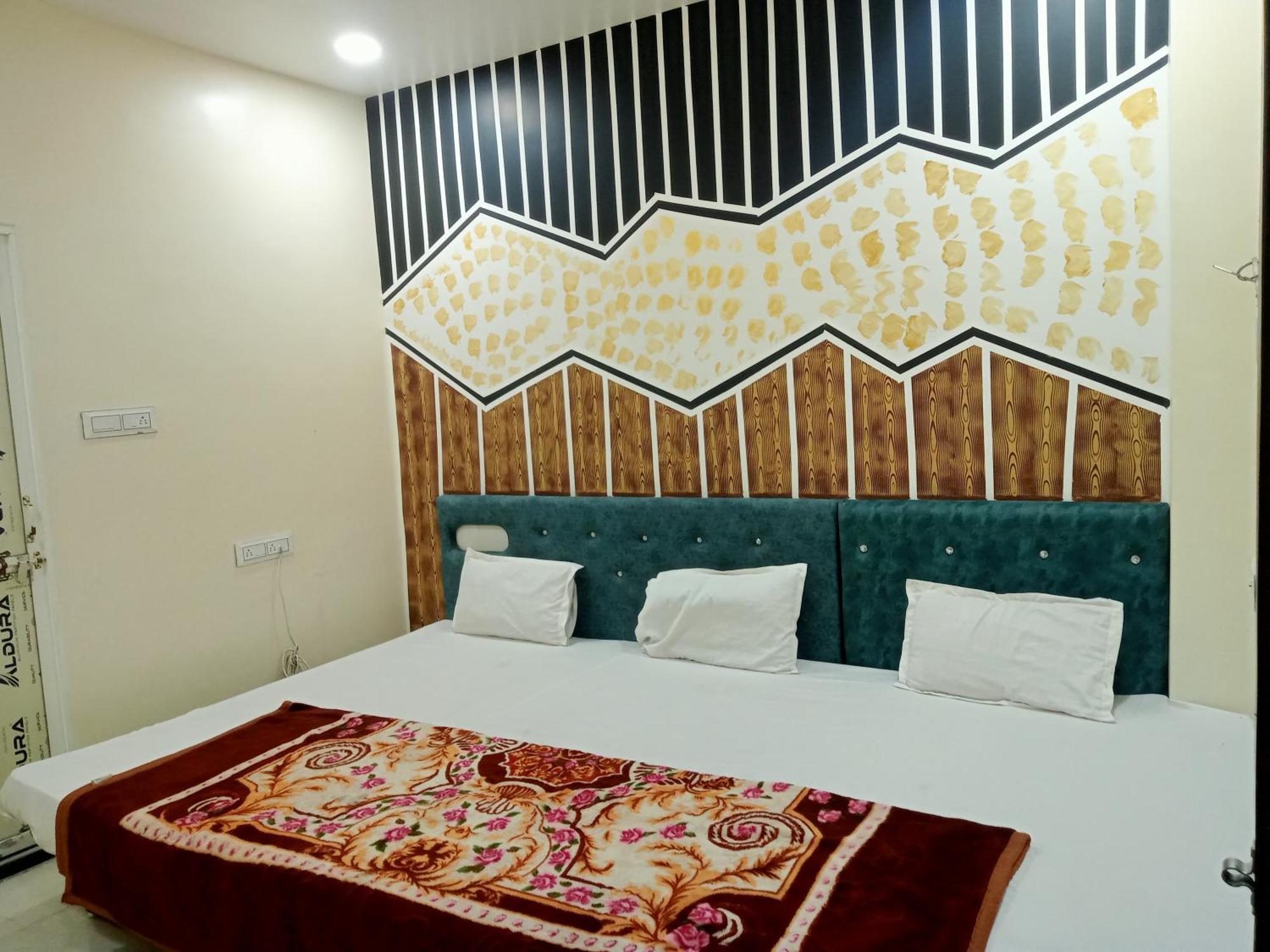 Hardik Palace Ujjain Eksteriør bilde
